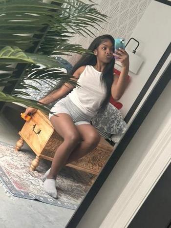 Nunu, 21  female escort, Galveston