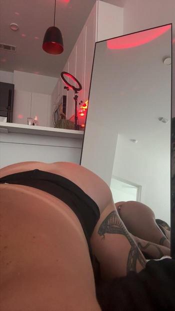 Royalty, 26  female escort, Galveston